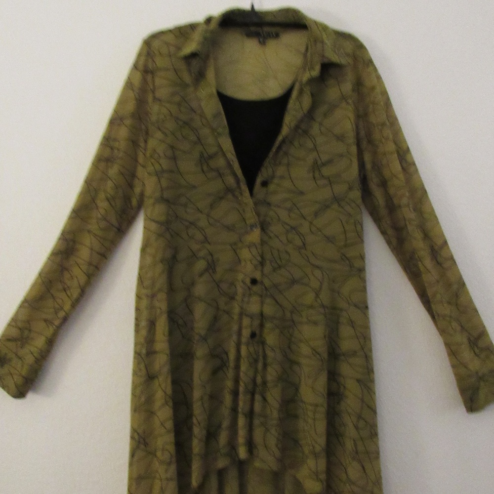 Sheer floaty topper with high/low hem - Picture 11 of 12